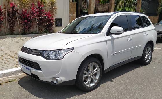 MITSUBISHI OUTLANDER 2015