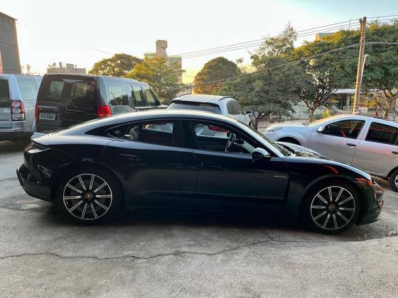 PORSCHE TAYCAN 2021