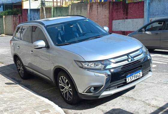 MITSUBISHI OUTLANDER 2016