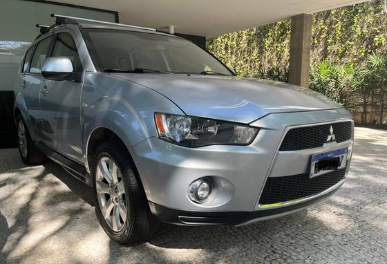 MITSUBISHI OUTLANDER 2012