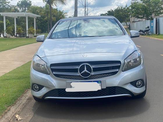 MERCEDES-BENZ A 200 2015