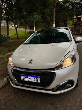 PEUGEOT 208 2019