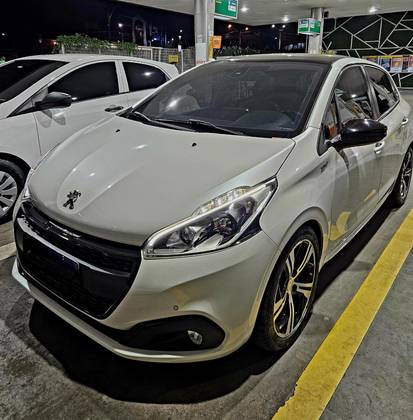 PEUGEOT 208 2018