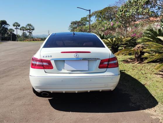 MERCEDES-BENZ E 250 2011