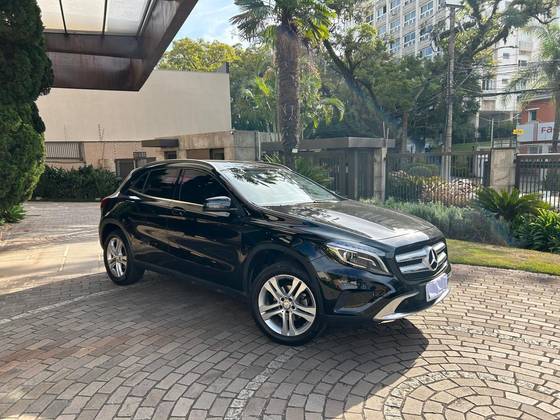 MERCEDES-BENZ GLA 200 2017