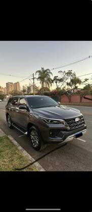 TOYOTA HILUX SW4 2023