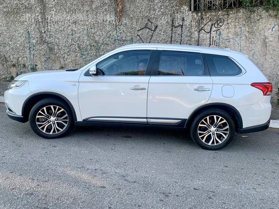 MITSUBISHI OUTLANDER 2018