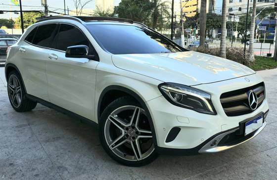 MERCEDES-BENZ GLA 200 2017