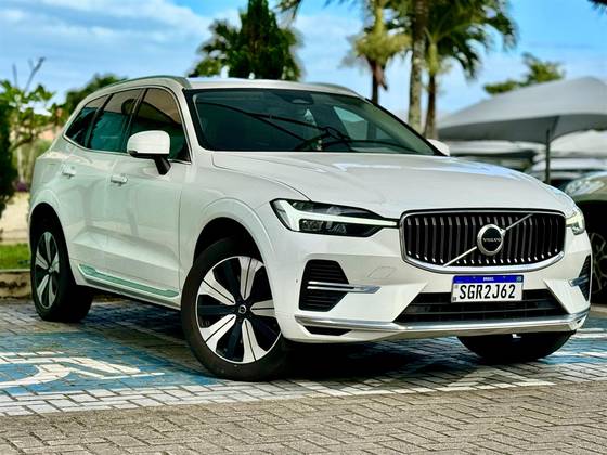 VOLVO XC60 2023