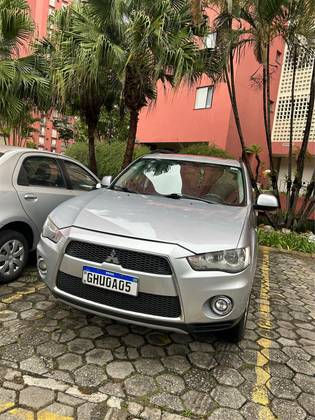 MITSUBISHI OUTLANDER 2012