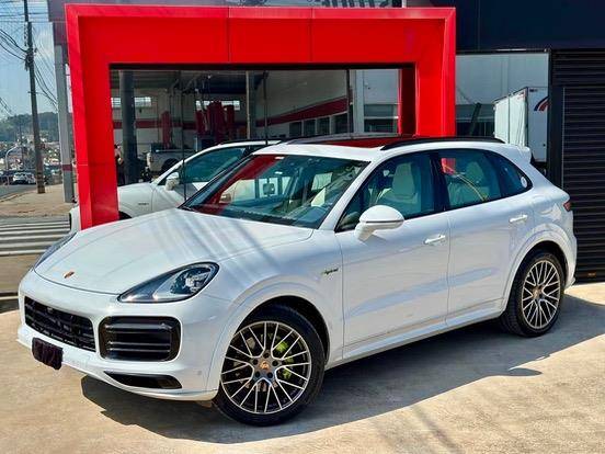 PORSCHE CAYENNE 2023