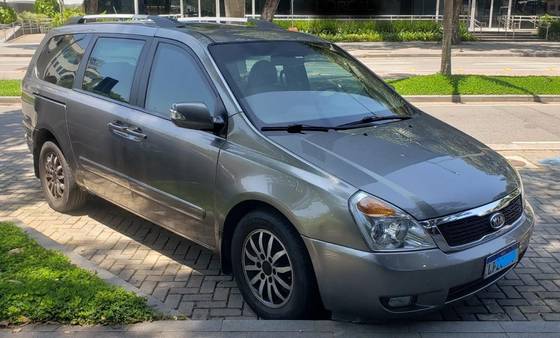 KIA CARNIVAL 2012