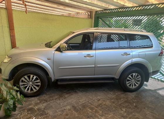 MITSUBISHI PAJERO 2017