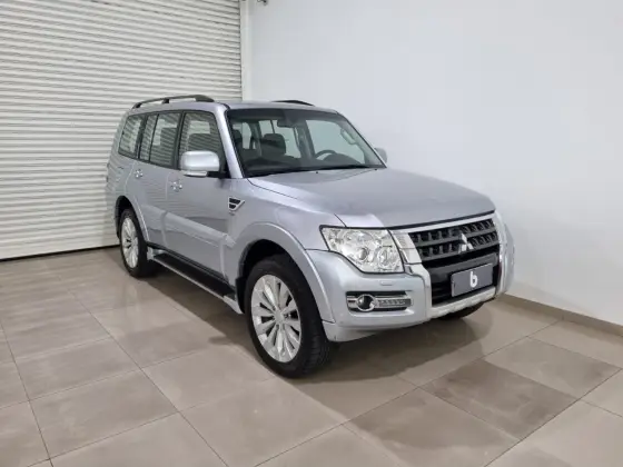 MITSUBISHI PAJERO FULL 2017