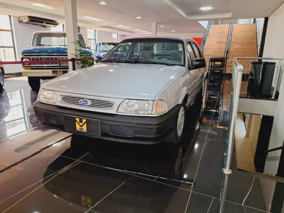 FORD VERSAILLES 1995