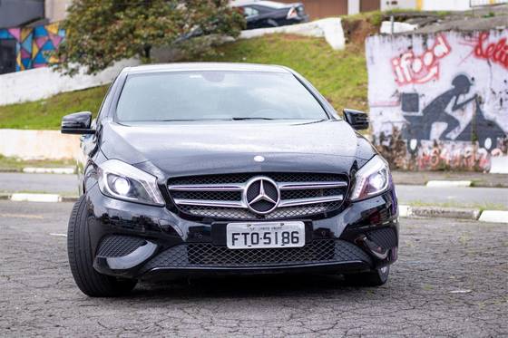 MERCEDES-BENZ A 200 2015