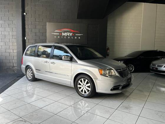 CHRYSLER TOWN & COUNTRY 2012