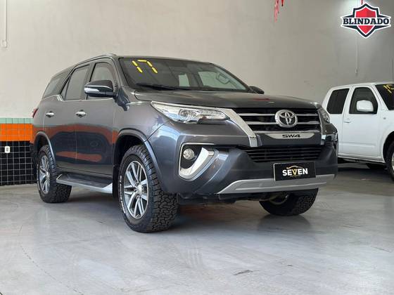 TOYOTA HILUX SW4 2017