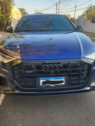 AUDI Q8 2021