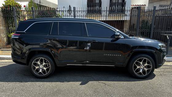 JEEP COMMANDER 2023