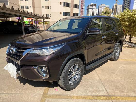 TOYOTA HILUX SW4 2019