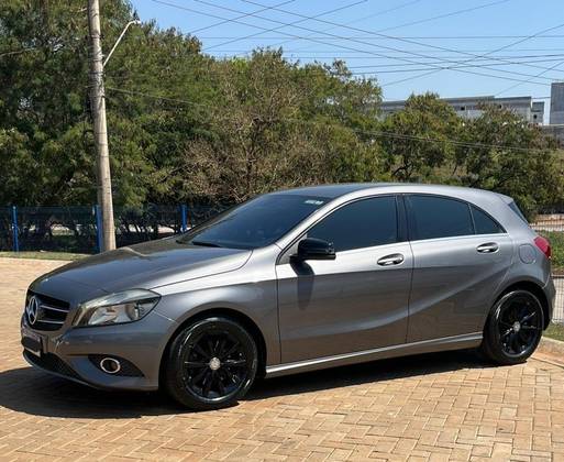 MERCEDES-BENZ A 200 2015