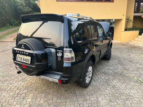 MITSUBISHI PAJERO FULL 2011