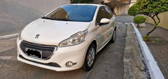 PEUGEOT 208 2015