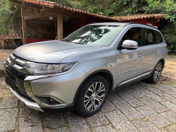 MITSUBISHI OUTLANDER 2016