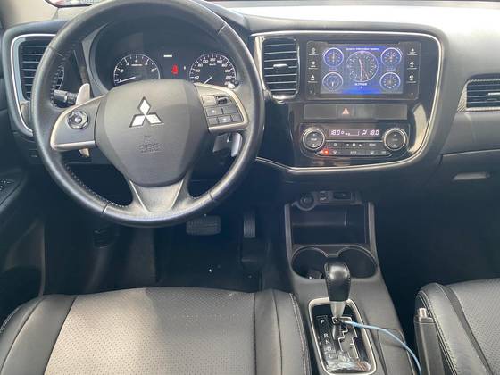 MITSUBISHI OUTLANDER 2014
