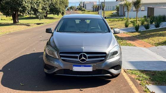 MERCEDES-BENZ A 200 2015