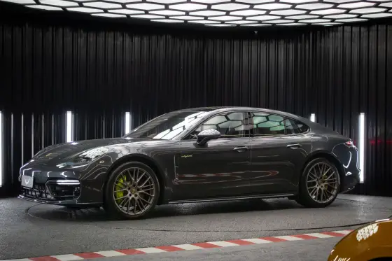 PORSCHE PANAMERA 2022