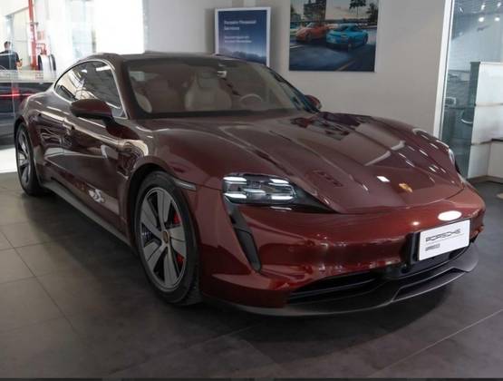 PORSCHE TAYCAN 2023