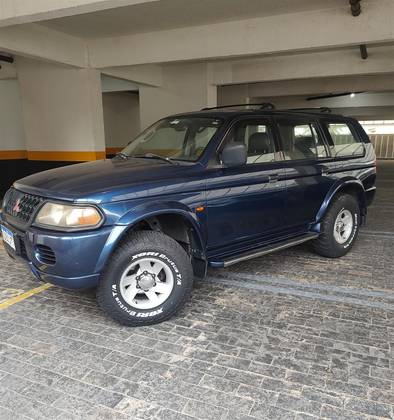 MITSUBISHI PAJERO 2001