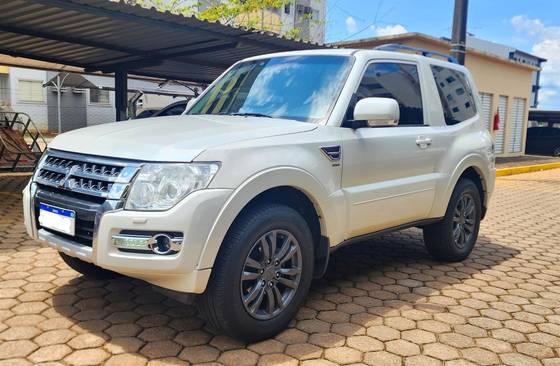 MITSUBISHI PAJERO 2016