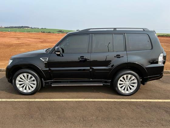 MITSUBISHI PAJERO FULL 2016