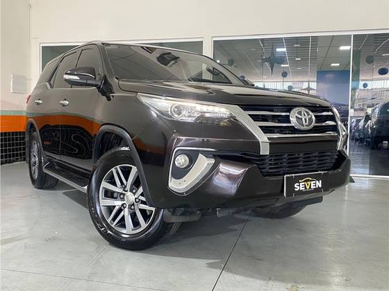 TOYOTA HILUX SW4 2017