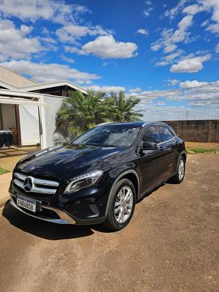 MERCEDES-BENZ GLA 200 2015