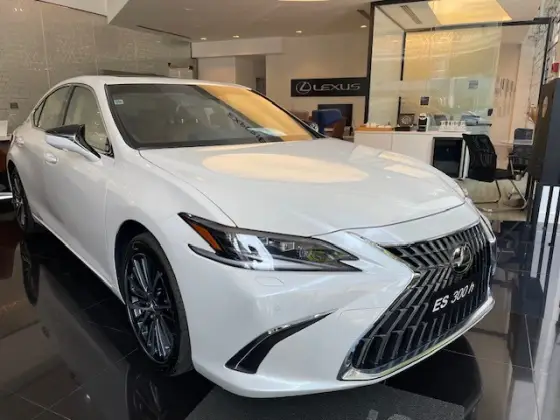 LEXUS ES 300h 2025