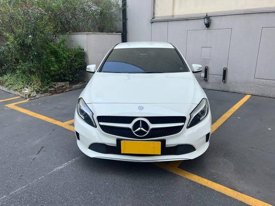 MERCEDES-BENZ A 200 2016