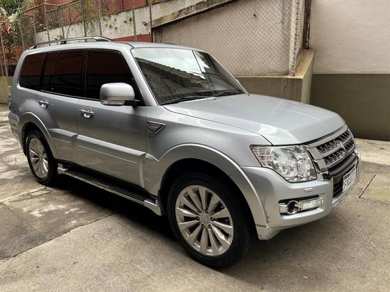 MITSUBISHI PAJERO FULL 2016