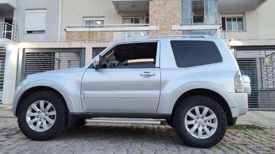 MITSUBISHI PAJERO FULL 2010