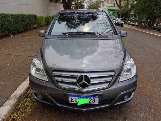 MERCEDES-BENZ B 180 2011