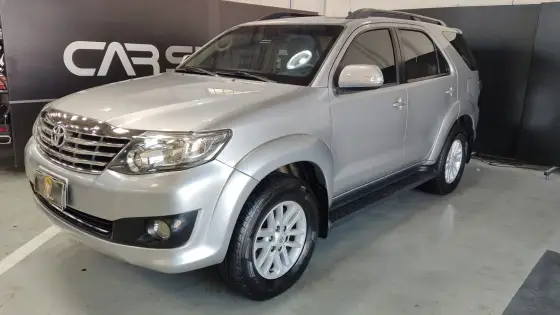 TOYOTA HILUX SW4 2015
