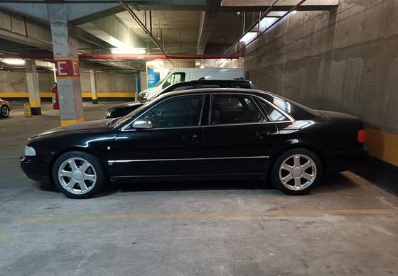 AUDI S8 1997