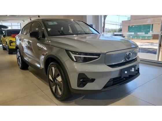 VOLVO XC40 2024