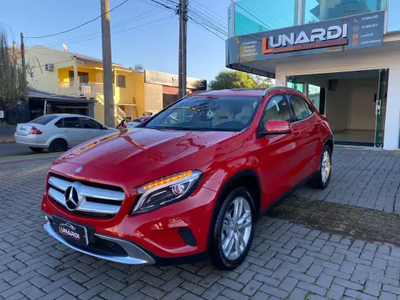 MERCEDES-BENZ GLA 200 2016