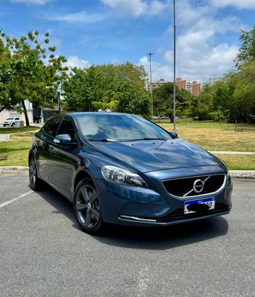VOLVO V40 2018