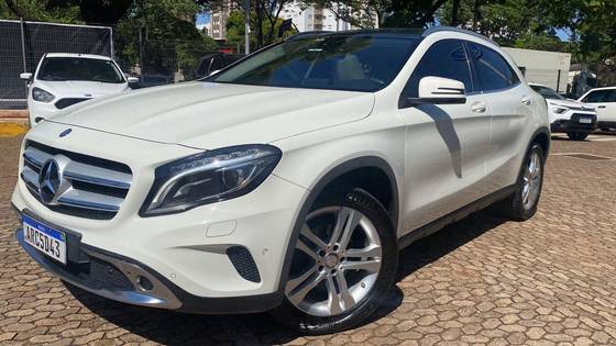 MERCEDES-BENZ GLA 200 2017