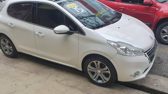 PEUGEOT 208 2015